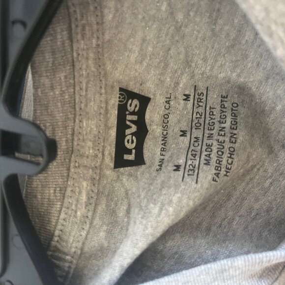 Boys Grey Levi's Denim Pocket Tee NWT - Picture 4 of 4